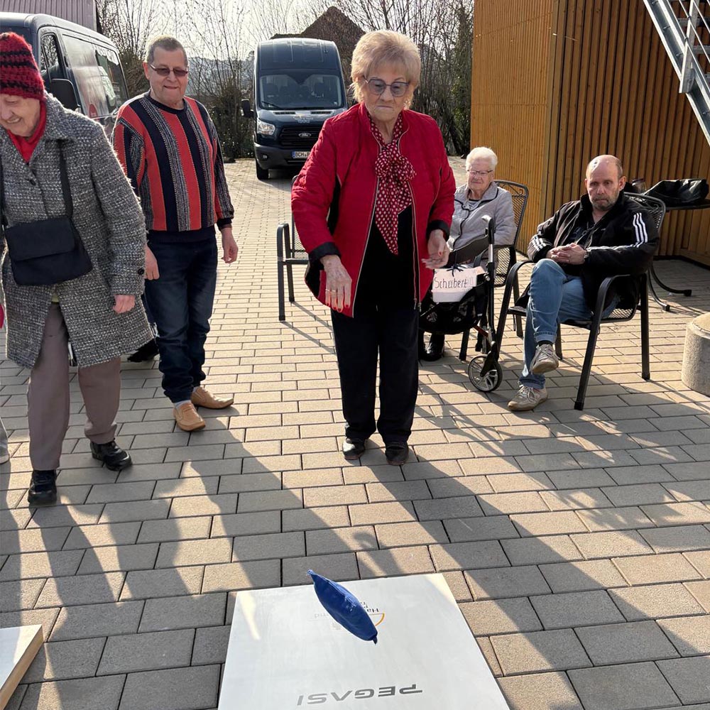 shared-image-4_Web_Quadrat Cornhole-Turnier im Seniorentreff